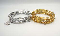 Schmuck aus Draht und Perlen